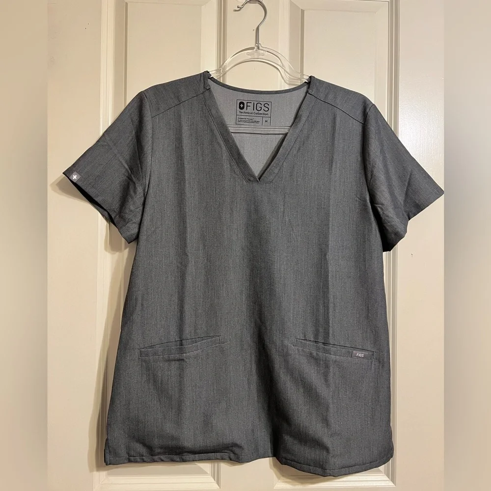 FIGS 3 Pocket Scrub Top + Zamora Joggers - Size M in Graphite - Picture 4 of 5